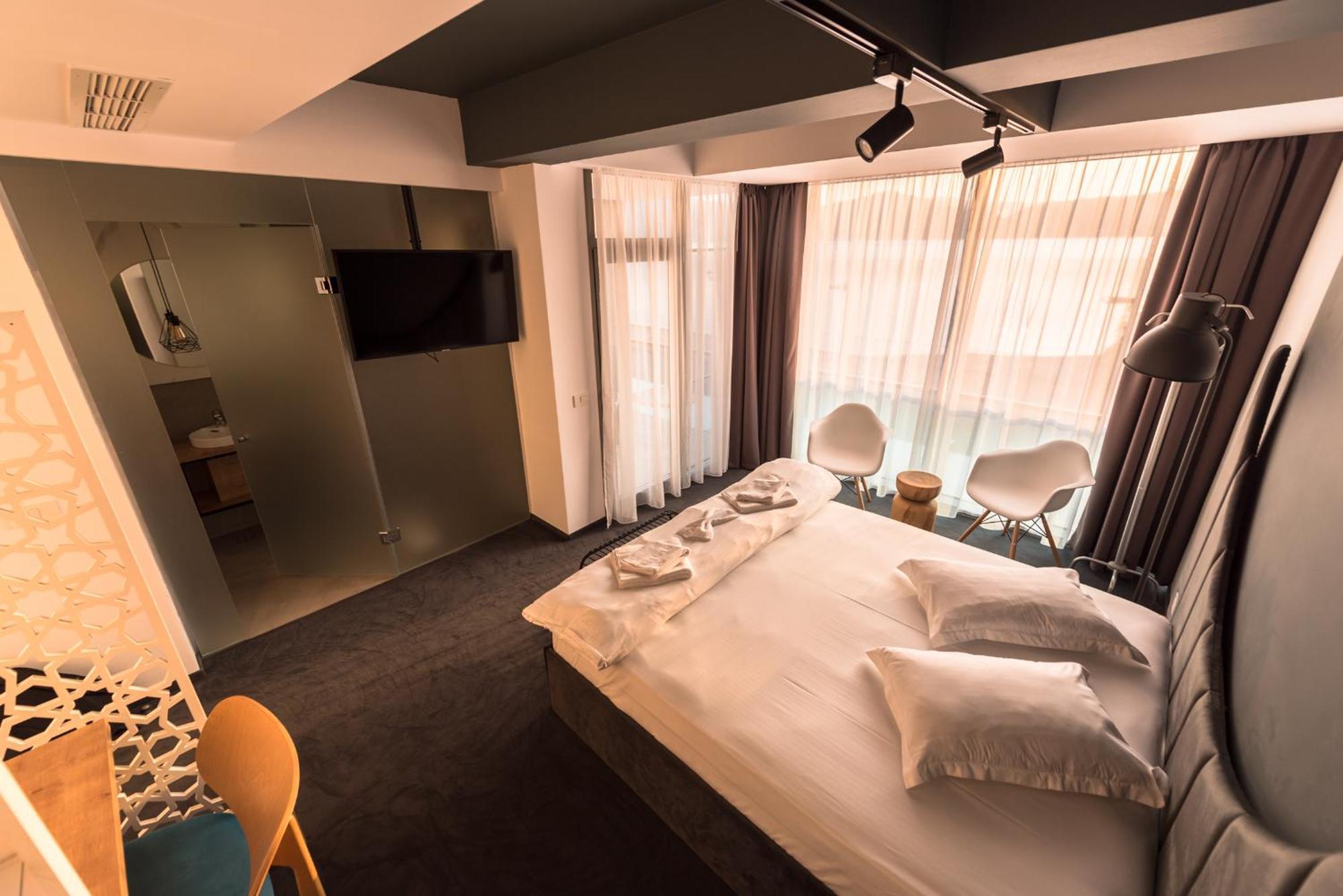 Hotel Arka Orşova Екстериор снимка